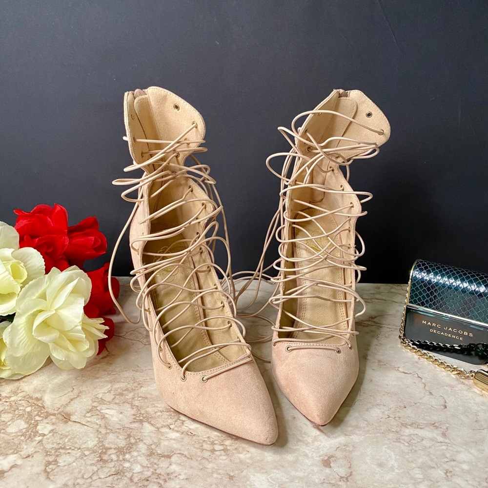 Nude lace up shoes 👠